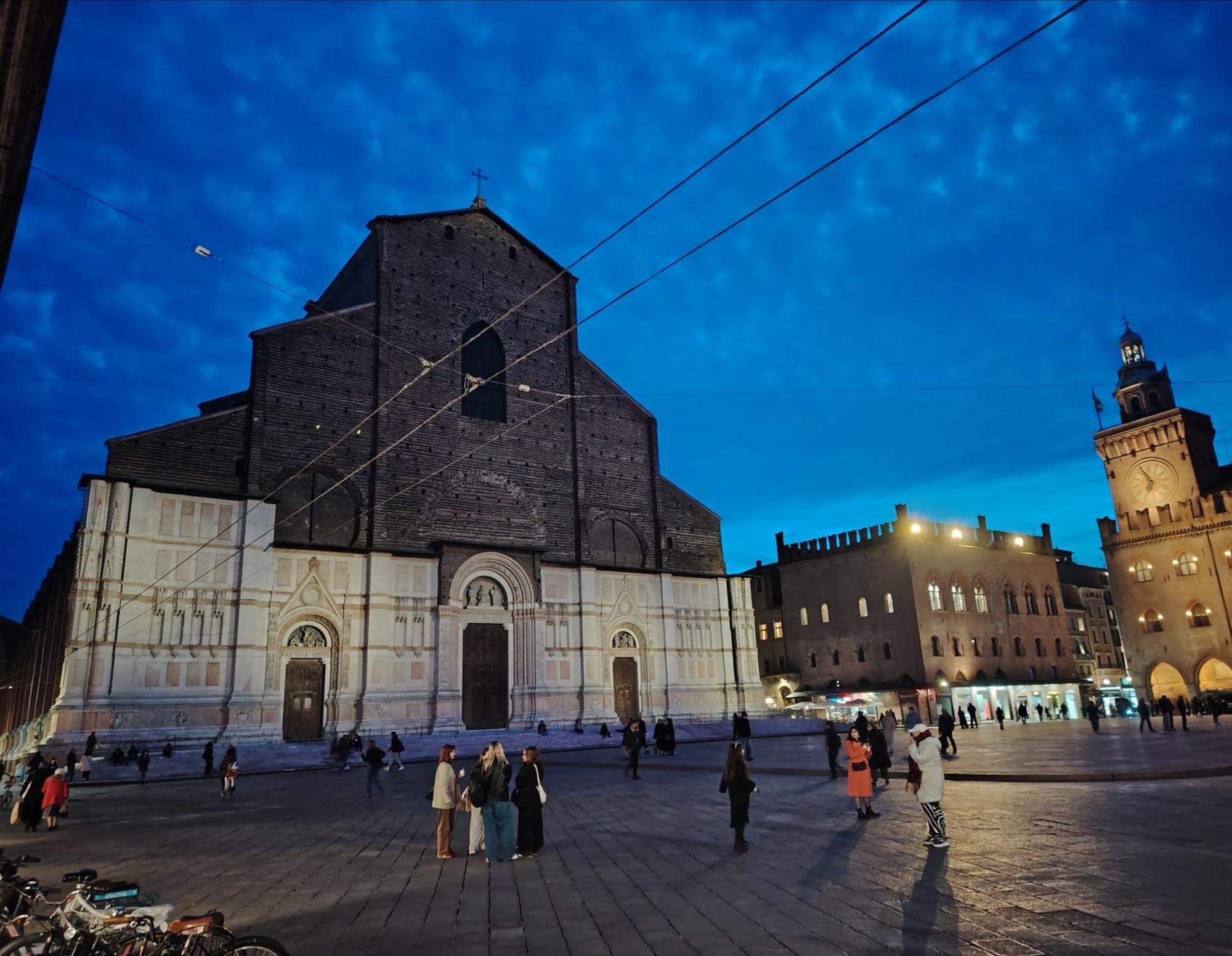 Vlll Portico, Bologna